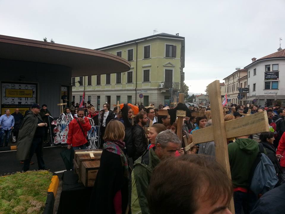 gal/23_maggio_2015_Manifestazione_Antifascista_Gorizia/p-IMG_fb5.JPG