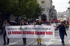 thumbnail.php?thumbnail=gal/Sciopero_generale_5_maggio/5maggio3.jpg