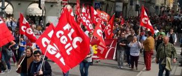 thumbnail.php?thumbnail=gal/Sciopero_generale_5_maggio/WP_20150505_10_40_51_Pro_bis.jpg