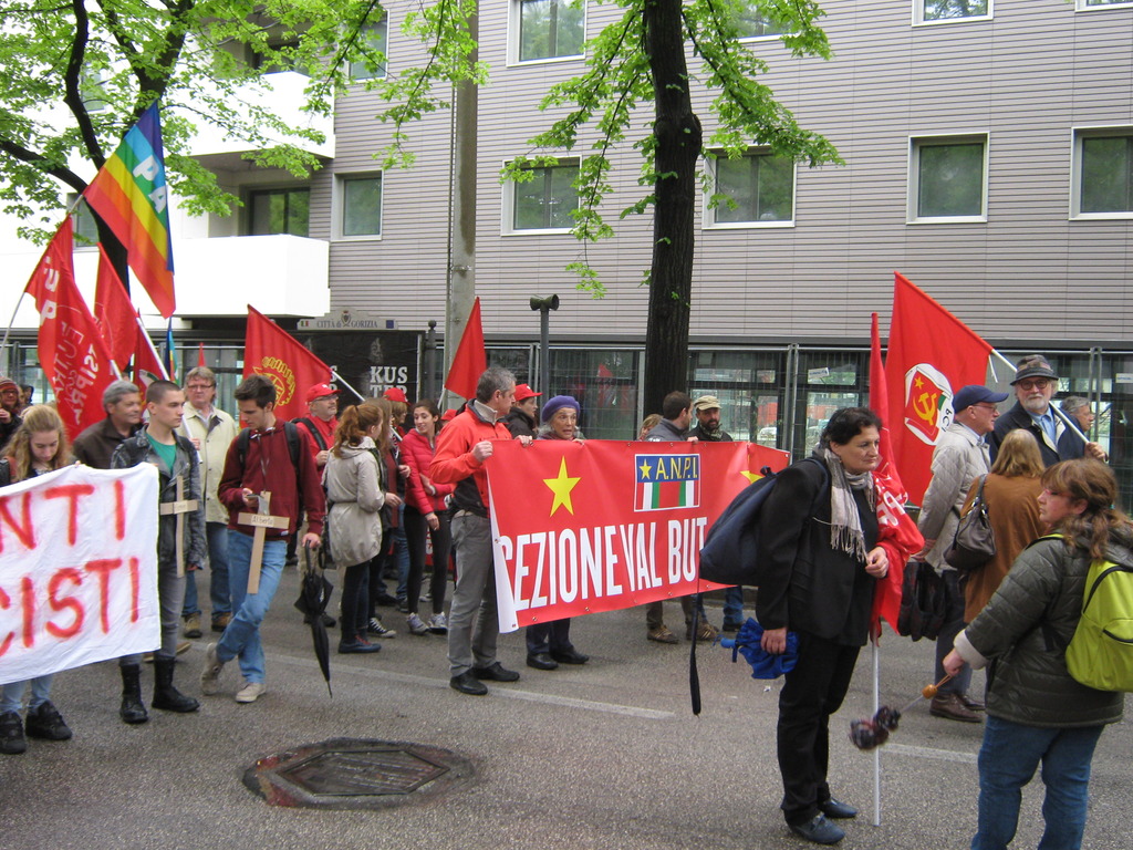 gal/23_maggio_2015_Manifestazione_Antifascista_Gorizia/p-IMG_3374.JPG