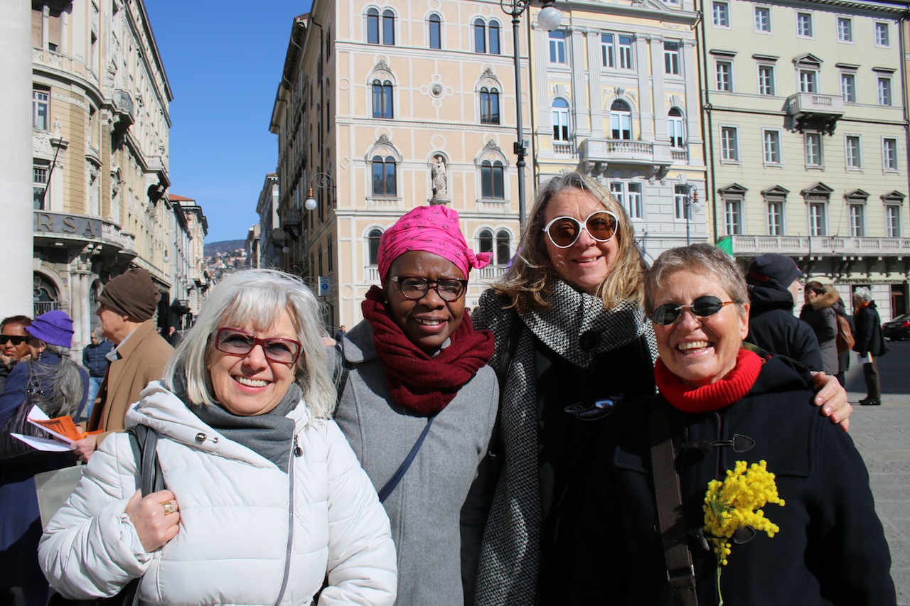 gal/8_marzo_2015_donne_contro_la_guerra/IMG_0492.JPG
