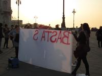 thumbnail.php?thumbnail=gal/21_aprile_2015-Basta_stragi/P-IMG_1053.JPG